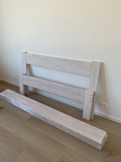 Postel 140x200 s roštem Nová!