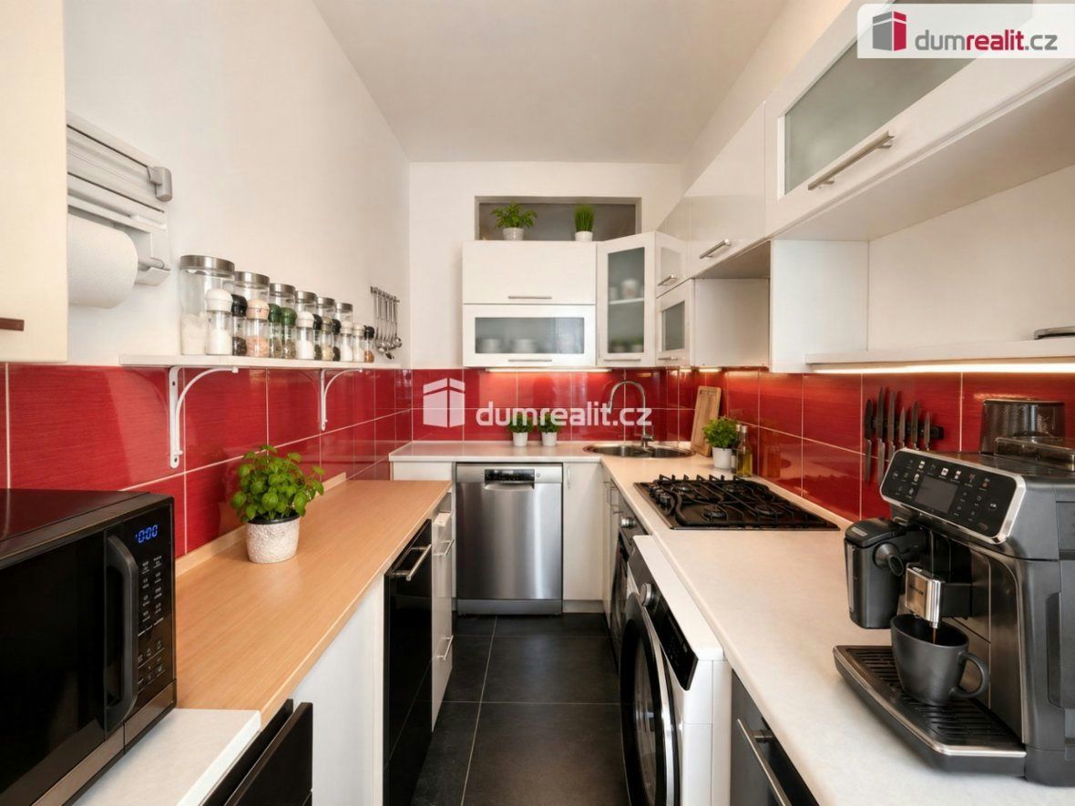 Prostorný byt 3+1 se TŘEMI balkony