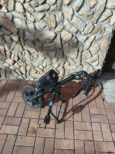 Přídavný elektrický pohon k invalidnímu