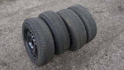 Zimní sada 195/65 R15 Goodyear + plecháč