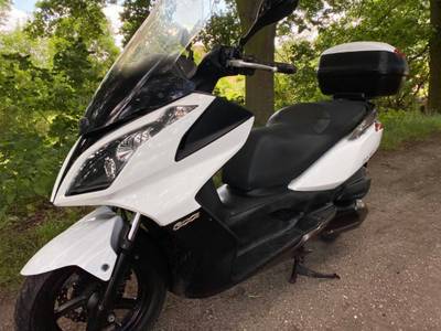 Kymco Downtown 300i, skútr