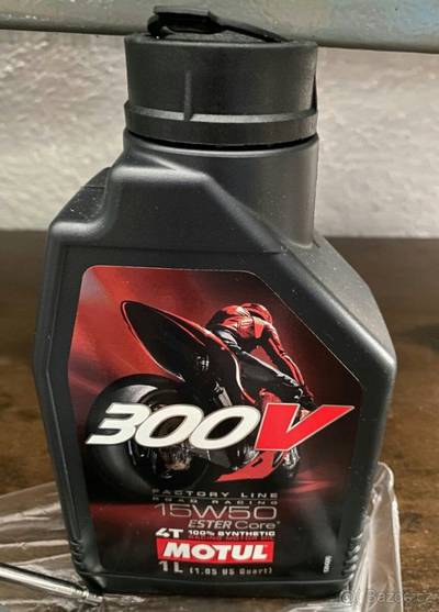 Motu 4T 300V 15 W50 0,85 l