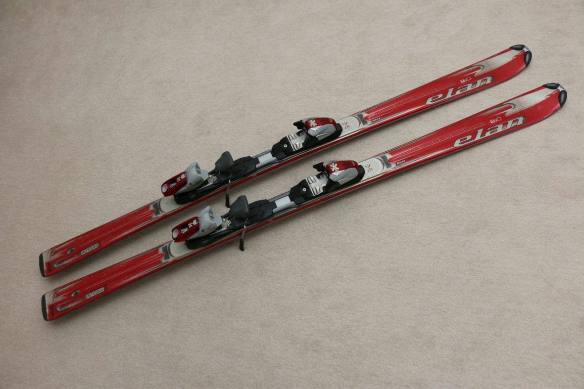 Lyže sjezdové 156 cm s vázáním Marker