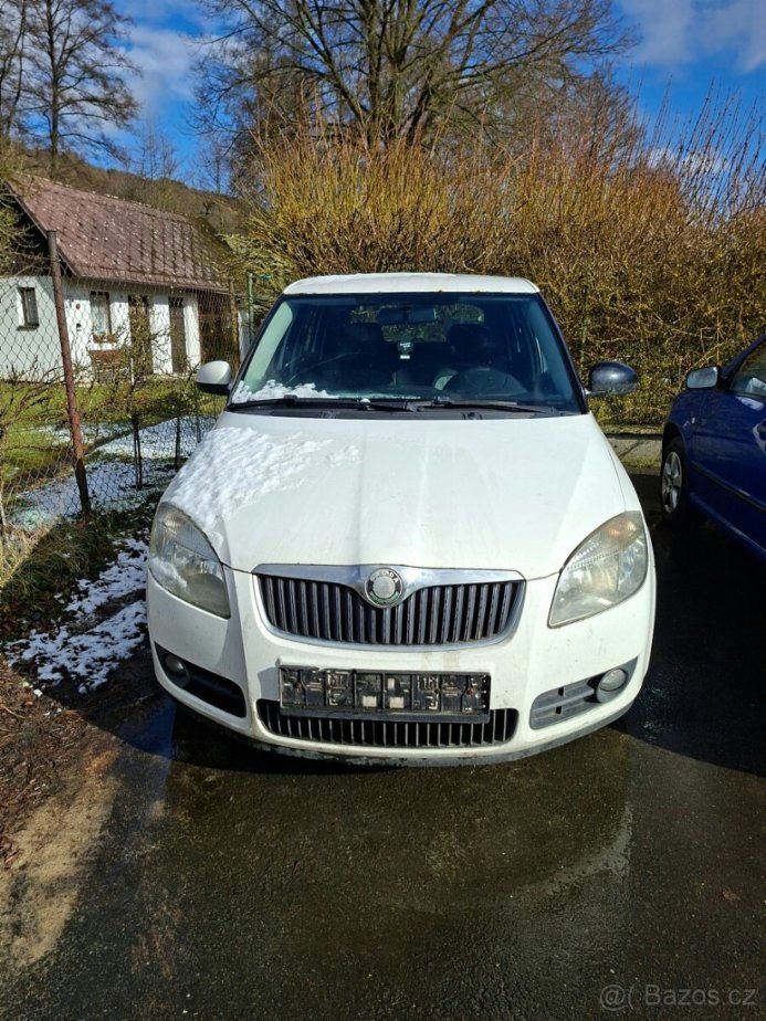Přední čast vozu Škoda Fabie II