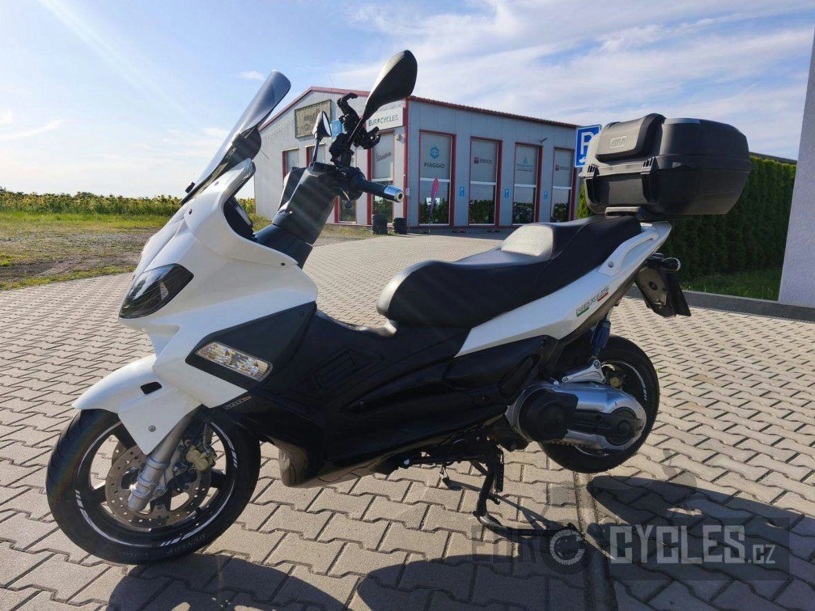 Gilera Nexus 500, skútr
