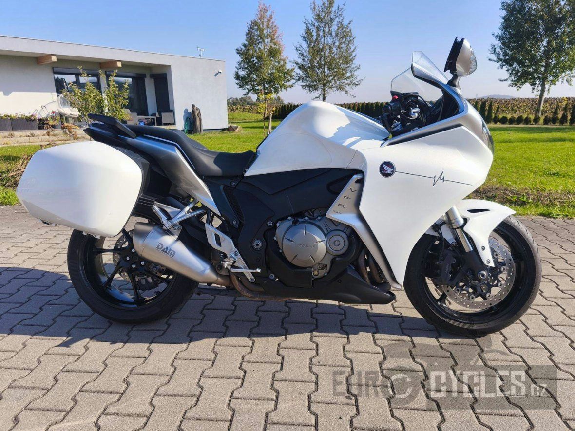 Honda VFR 1200 F, silniční cestovní
