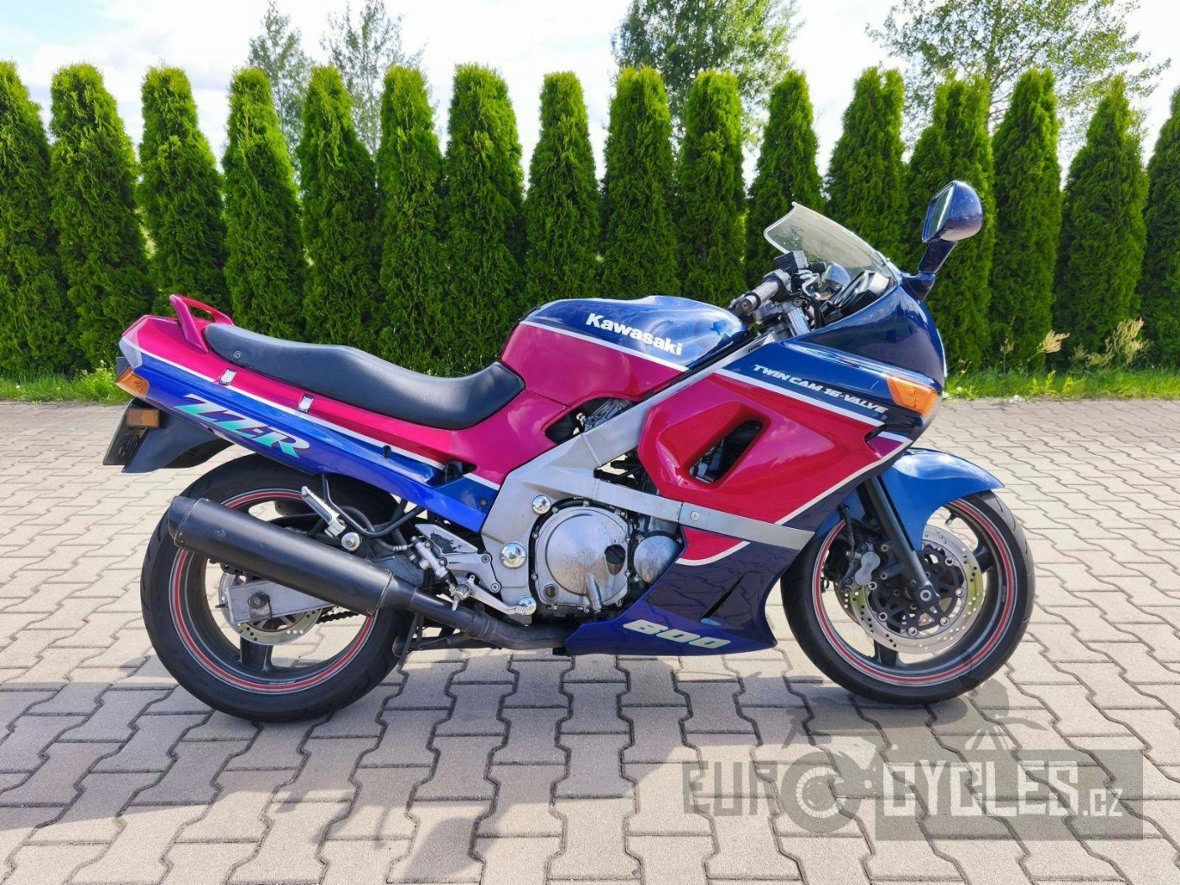 Kawasaki ZZR 600, silniční cestovní