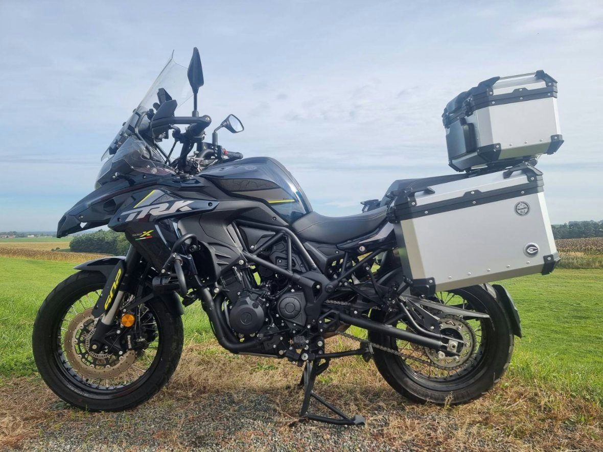 Benelli TRK 502 X, silniční enduro