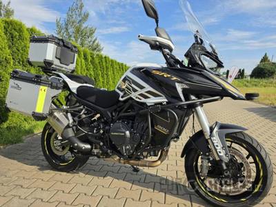 QJ Motor SRT 900 S, silniční enduro