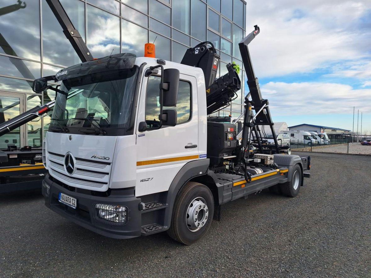 Mercedes-Benz Atego, pro přepravu kontejnerů