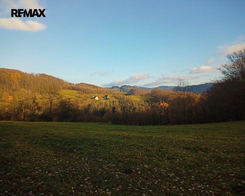 Prodej pozemku 285 345 m² - Vsetín. ID nabídky: