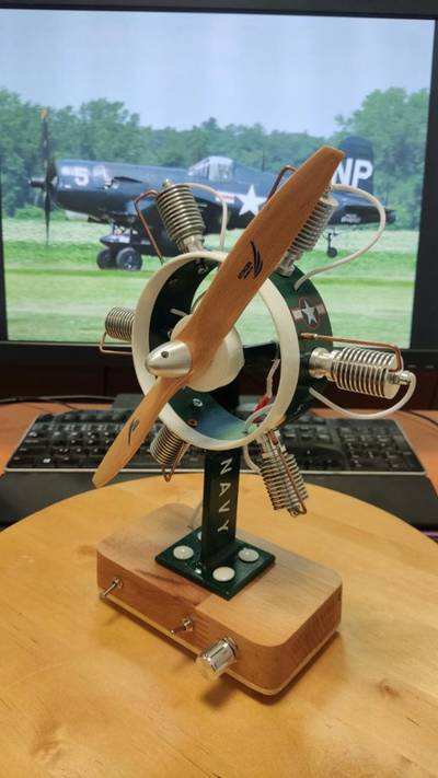 DIY stolní větrák - Vought F4U Corsair