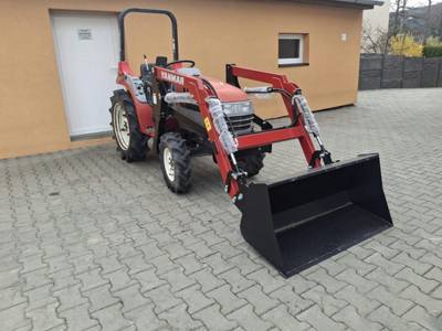Malotraktor Yanmar AF17 s nakladačem 17