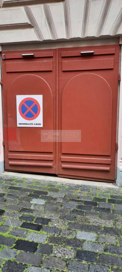 Pronájem parkovacího stání v zakladači – pohodlné
