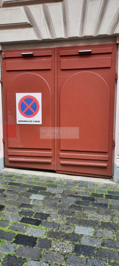 Pronájem parkovacího stání v zakladači – pohodlné