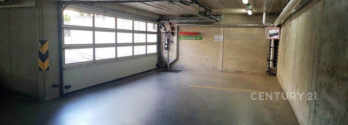 Pronájem, Garážové stání, 14 m² - Praha - Žižkov