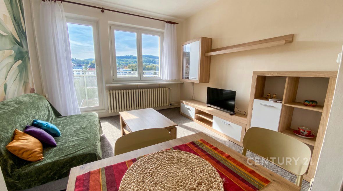 PRONÁJEM PLNĚ VYBAVENÉ GARSONKY, 28 M², S VELKÝM BALKONEM BLÍZKO CENTRA ZLÍNA